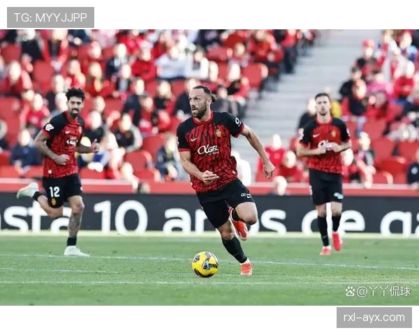 赫罗纳中场高效拦截筑起钢铁防线，状态回暖再创佳绩