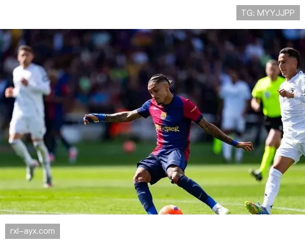 拉菲尼亚独特射门技艺引发热议，球队赢得关键胜利展现实力